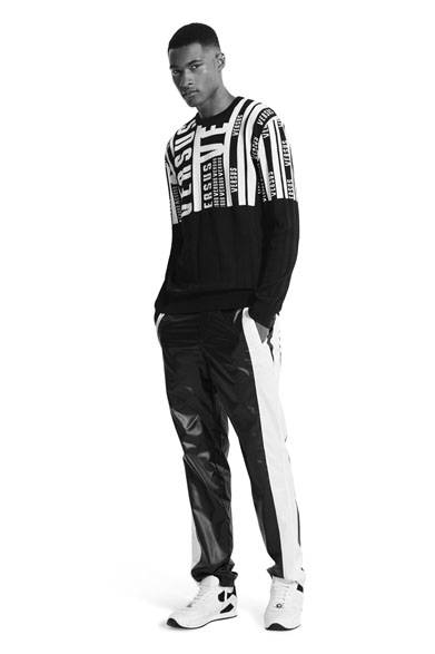 <strong>VERSUS VERSACE｜ヴェルサス ヴェルサーチ</strong><br />2015年春夏コレクション