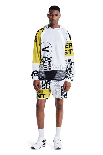 <strong>VERSUS VERSACE｜ヴェルサス ヴェルサーチ</strong><br />2015年春夏コレクション