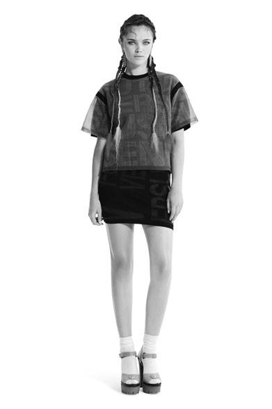 <strong>VERSUS VERSACE｜ヴェルサス ヴェルサーチ</strong><br />2015年春夏コレクション