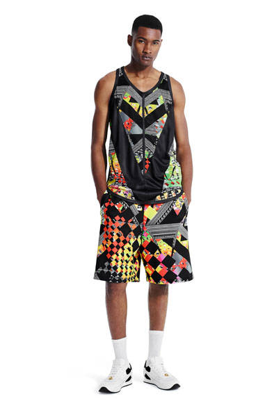 <strong>VERSUS VERSACE｜ヴェルサス ヴェルサーチ</strong><br />2015年春夏コレクション