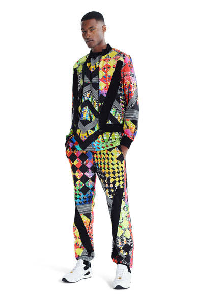 <strong>VERSUS VERSACE｜ヴェルサス ヴェルサーチ</strong><br />2015年春夏コレクション