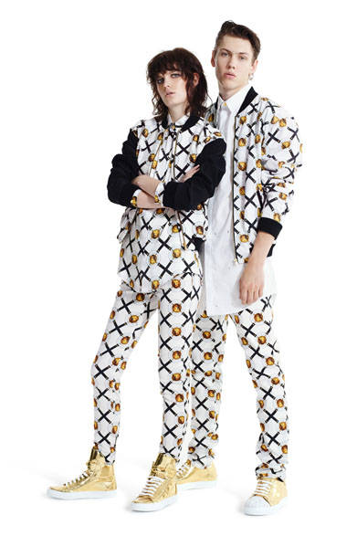 <strong>VERSUS VERSACE｜ヴェルサス ヴェルサーチ</strong><br />2015年春夏コレクション