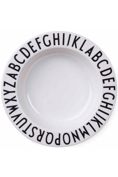 <strong>DESIGN LETTERS｜デザインレターズ</strong><br />「デザインレターズ」キッズシリーズ　メラミン ディーププレート 1296円（D17×H3cm）