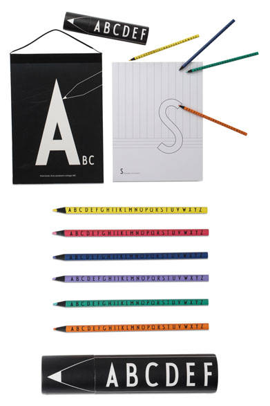 <strong>DESIGN LETTERS｜デザインレターズ</strong><br />「デザインレターズ」キッズシリーズ　上／ペイントブック A4 3240円（29.7×21cm）、下／カラーペンシル 15色 3240円（D3.9×H19.5cm）