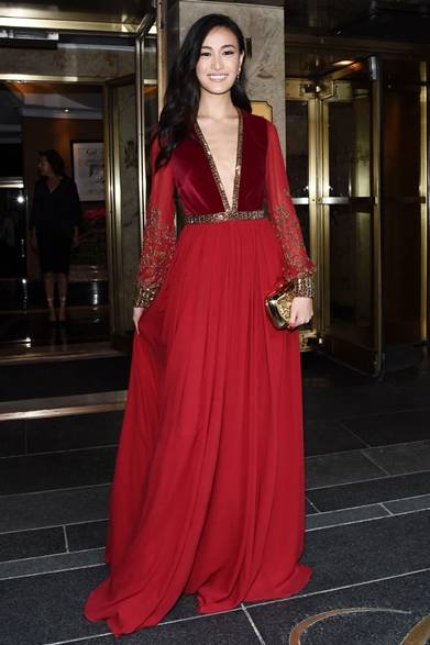 MET Gala 2015 - Departures from The Carlyle ドレス:トミー ヒルフィガー<br />クラッチ:ロジェ ヴィヴィエ