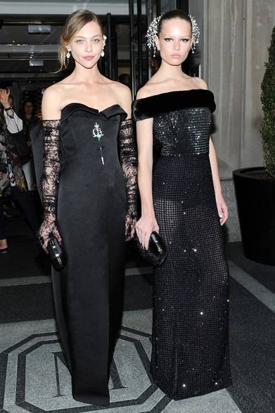 Met Gala 2015 Departures From The Mark Hotel - NYC On Sasha Pivovarova<br />ドレス:バレンシアガ