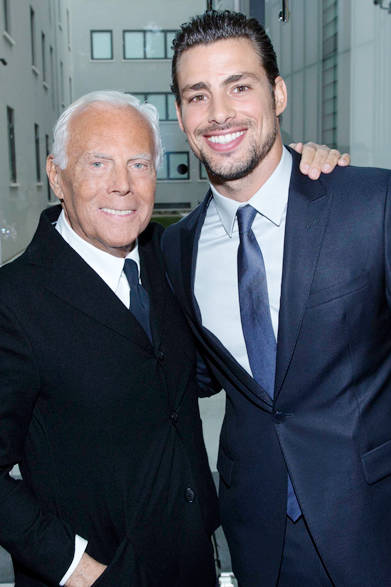 （左より）ジョルジオ・アルマーニ、ヒラリー・スワンク