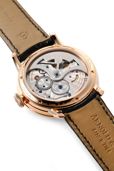 <strong>ゴールデンホイール</strong><br />ケース｜18Kレッドゴールド（5N）<br />直径｜44mm<br />厚さ｜12.65mm<br />ムーブメント｜自動巻き（Cal.A&S 6018）<br />機能｜ジャンピングデジタル時刻・分表示<br />ストラップ｜アリゲーター<br />防水｜3気圧<br />発売時期｜8月予定<br />予価｜560万5200円<br />