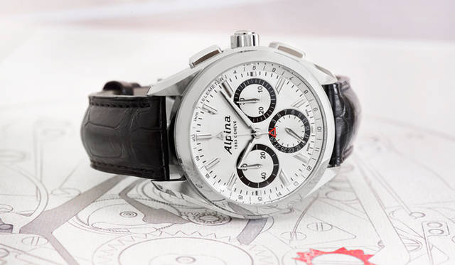 <strong>アルピナー4 マニュファクチュール フライバック クロノ</strong><br /><br /> ケース｜ステンレススチール<br /> 直径｜44mm<br /> ムーブメント｜自動巻き（Cal.AL760）<br /> 機能｜クロノグラフ（30分積算計、12時間積算計、計測中にクロノグラフ針をゼロに戻せるフライバック機能）、日付表示<br /> ストラップ｜アリゲーター<br /> 防水｜10気圧<br /> 発売時期｜2015年秋予定<br /> 予価｜68 万400円<br />