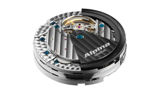 <strong>アルピナー4 マニュファクチュール フライバック クロノ</strong><br /><br /> ケース｜ステンレススチール<br /> 直径｜44mm<br /> ムーブメント｜自動巻き（Cal.AL760）<br /> 機能｜クロノグラフ（30分積算計、12時間積算計、計測中にクロノグラフ針をゼロに戻せるフライバック機能）、日付表示<br /> ストラップ｜アリゲーター<br /> 防水｜10気圧<br /> 発売時期｜2015年秋予定<br /> 予価｜68 万400円<br />