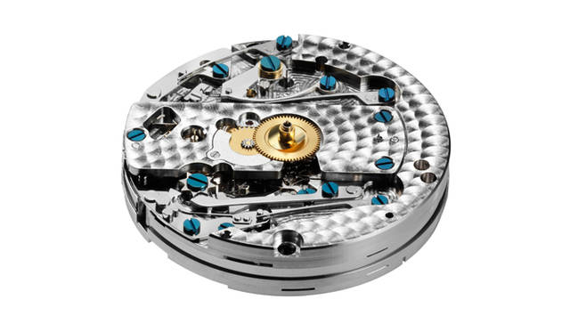 <strong>アルピナー4 マニュファクチュール フライバック クロノ</strong><br /><br /> ケース｜ステンレススチール<br /> 直径｜44mm<br /> ムーブメント｜自動巻き（Cal.AL760）<br /> 機能｜クロノグラフ（30分積算計、12時間積算計、計測中にクロノグラフ針をゼロに戻せるフライバック機能）、日付表示<br /> ストラップ｜アリゲーター<br /> 防水｜10気圧<br /> 発売時期｜2015年秋予定<br /> 予価｜68 万400円<br />