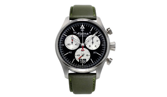 <strong>スタータイマー パイロット クロノグラフ ビッグデイト</strong><br /> <br />  ケース｜ステンレススチール<br /> 直径｜44mm<br /> ムーブメント｜クォーツ<br /> 機能｜クロノグラフ（1/10秒計、30分積算計）、日付表示（2枚のディスクを使用するビッグデイト）<br /> ストラップ｜レザー<br /> 防水｜10気圧<br /> 発売時期｜2015年秋予定<br /> 予価｜14万400円<br />