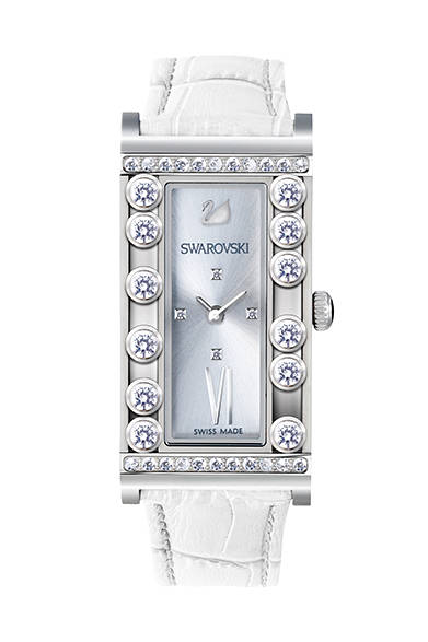 <strong>ラブリー クリスタル スクエア</strong><br />ケース｜ステンレススチール（左右のベゼルに計12個のジルコニア・ストーンをセット）<br />サイズ｜縦21×横43mm<br />ムーブメント｜クォーツ<br />ストラップ｜レザー<br />防水｜日常生活防水<br />発売時期｜発売中<br />価格｜7万9380円