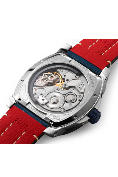 <strong>パトラビ エボテック ビッグデイト</strong><br />ケース｜ステンレススチール＋ラバーベゼル<br />サイズ｜縦38.54×横39.25mm<br />厚さ｜12.9mm<br />ムーブメント｜自動巻き（Cal.CFB A1003）<br />機能｜ビッグデイト（2枚のディスクで日付を表示）<br />ストラップ｜カーフ<br />防水｜50ｍ<br />発売時期｜発売中<br />価格｜102万6000円<br />