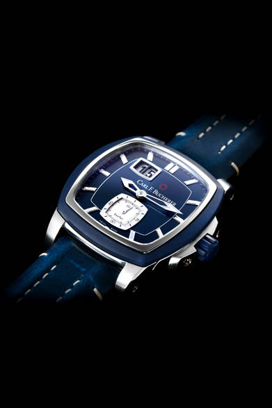 <strong>パトラビ エボテック ビッグデイト</strong><br />ケース｜ステンレススチール＋ラバーベゼル<br />サイズ｜縦38.54×横39.25mm<br />厚さ｜12.9mm<br />ムーブメント｜自動巻き（Cal.CFB A1003）<br />機能｜ビッグデイト（2枚のディスクで日付を表示）<br />ストラップ｜カーフ<br />防水｜50ｍ<br />発売時期｜発売中<br />価格｜102万6000円<br />