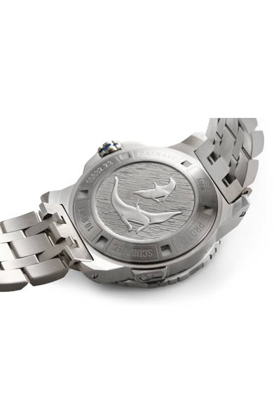 <strong>パトラビ スキューバテック</strong><br />ケース｜ステンレススチール<br />直径｜44.6mm<br />厚さ｜13.45mm<br />ムーブメント｜自動巻き（Cal.CFB 1950.1）<br />機能｜日付表示、自動ヘリウムエスケープバルブ<br />ブレスレット｜ステンレススチール<br />防水｜500ｍ<br />発売時期｜2015年夏予定<br />価格｜91万8000円<br />