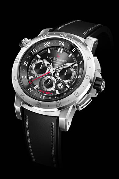 <strong>パトラビ トラベルテックII</strong><br />ケース｜ステンレススチール<br />直径｜47.4mm<br />厚さ｜15.9mm<br />ムーブメント｜自動巻き（Cal.CBF 1901.1）<br />機能｜クロノグラフ（30分積算計、12時間積算計）、第2時間帯表示（センターの24時間針とベゼルの24時間インデックス）、第3時間帯表示（インナーリングのインデックスを24時間針に合わせて使用）、日付表示<br />ストラップ｜ブラックラバー<br />防水｜100ｍ<br />発売時期｜2016年発売予定<br />予価｜181万4400円<br />