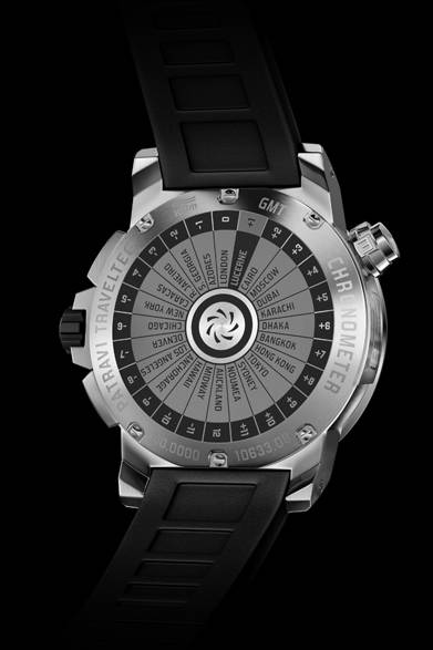 <strong>パトラビ トラベルテックII</strong><br />ケース｜ステンレススチール<br />直径｜47.4mm<br />厚さ｜15.9mm<br />ムーブメント｜自動巻き（Cal.CBF 1901.1）<br />機能｜クロノグラフ（30分積算計、12時間積算計）、第2時間帯表示（センターの24時間針とベゼルの24時間インデックス）、第3時間帯表示（インナーリングのインデックスを24時間針に合わせて使用）、日付表示<br />ストラップ｜ブラックラバー<br />防水｜100ｍ<br />発売時期｜2016年発売予定<br />予価｜181万4400円<br />