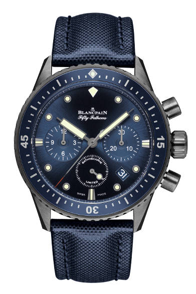 <strong>オーシャンコミットメント バチスカーフ フライバック クロノグラフ</strong><br /><br />ケース｜グレーセラミック＋ブルーセラミックベゼル<br />直径｜43.6mm<br />厚さ｜15.25mm<br />ムーブメント｜自動巻き（Cal.F385）<br />機能｜クロノグラフ（30分積算計、12時間積算計、フライバック機能付き、水中操作可能）、逆回転防止ベゼル、日付表示<br />ストラップ｜セイルキャンバス<br />防水｜30気圧<br />限定数｜250本<br />発売時期｜6月予定<br />価格｜213万8400円<br />