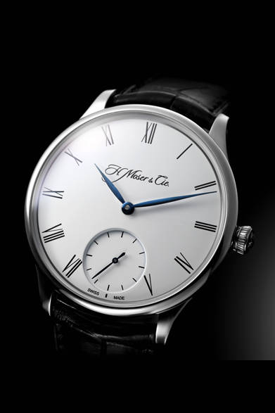 <strong>ベンチャー・スモールセコンド</strong><br />ケース｜18Kホワイトゴールド<br />直径｜39mm<br />厚さ｜12.5mm<br />ムーブメント｜手巻き（Cal.MC 327）<br />ストラップ｜アリゲーター<br />防水｜日常生活防水<br />発売時期｜7月予定<br />予価｜248万4000円<br />