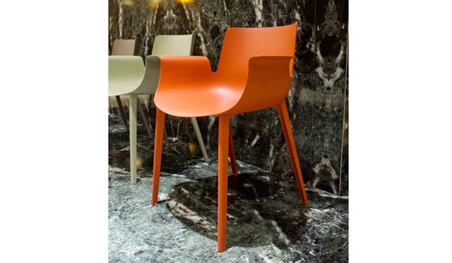 KARTELLの新作チェア「PIUMA」by Piero Lissoni