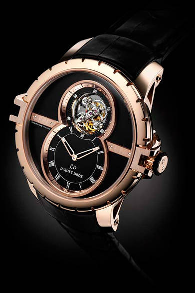 <strong>トゥールビヨン　SW</strong><br /> ケース｜18Kレッドゴールド<br /> ケースサイズ｜45mm<br /> ムーブメント｜自動巻き<br /> 文字盤｜ラバー加工したブラックダイヤル<br /> 防水｜5気圧<br /> パワーリザーブ｜7日間<br /> ストラップ｜アリゲーターレザー<br /> 価格｜1238万7600円<br />