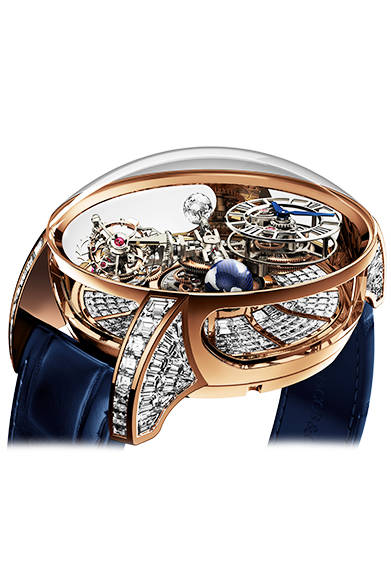 <strong>アストロノミア トゥールビヨン バゲット</strong><br />ケース｜ダイヤ付き18Kローズゴールド<br />直径｜50mm<br />厚さ｜25mm<br />ムーブメント｜手巻き（Cal.JCEM01）<br />機能｜時刻表示、地球儀、ダイヤモンド球体、トゥールビヨンキャリッジを回転させるアーム、3アクイス　トゥールビヨン<br />ストラップ｜アリゲーター<br />防水｜30ｍ<br />限定数｜9本<br />発売時期｜要問い合わせ<br />予価｜1億5000万円