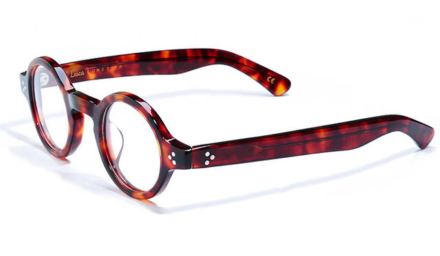 <strong>05 Lesca Lunetier｜レスカ・ルネティエ</strong><br/>3万5640円（グローブスペックス エージェント Tel. 03-5459-8326）