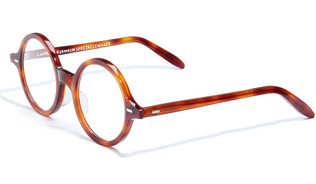 <strong>01 Lawrence Jenkin Spectacle Maker｜ローレンス ジェンキン スペクタクル メーカー</strong><br/>4万5360円（ブリンク Tel. 03-5775-7525）