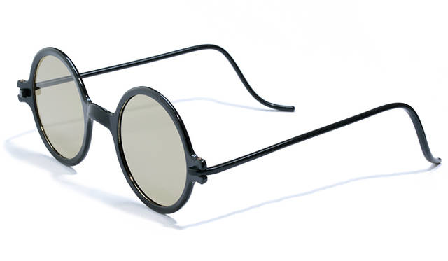 <strong>1900’s Vintage｜ヴィンテージ</strong><br/>価格は問合せ（ソラックザーデ Tel. 03-3478-3345）