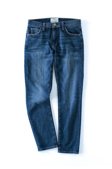 <strong>Current Elliott｜カレントエリオット</strong><br><br> カリフォルニア発のファッションブランド「カレントエリオット」の人気モデルのひとつ「The Fling」をピックアップ。定番のボーイフレンドデニムを細身にしたグロップドタイプは、ローウエストかつ、裾をロールアップしたラフな着こなしがおすすめ。3万6720円 STRASBURGO Tel. 0120-383-653