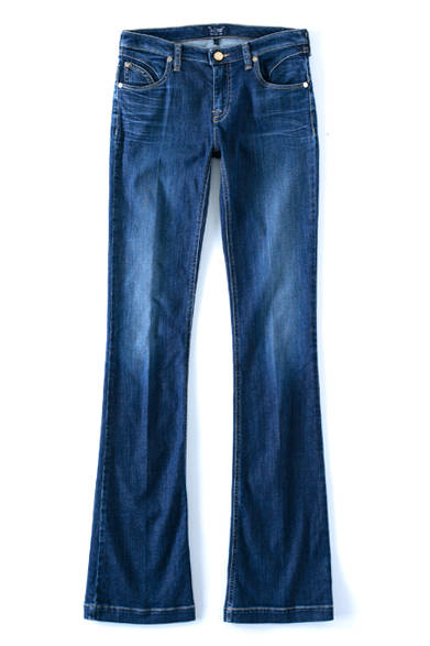 <strong>ARMANI JEANS｜アルマーニ ジーンズ</strong><br><br>バギーなシルエットをもつアルマーニ ジーンズの一本。フロントのコインポケットによる曲線が新鮮。ミニセーターやクロップドトップをセレクトし、ヒッピー意識でコーディネイトするのが秘訣。2万8080円 ジョルジオ アルマーニ ジャパン Tel. 03-6274-7070