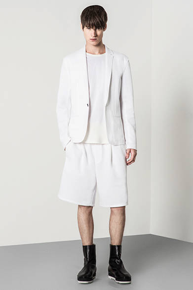 ジャケット4万4280円、Tシャツ●万●●円、ショーツ2万520円、シューズ●万●●円