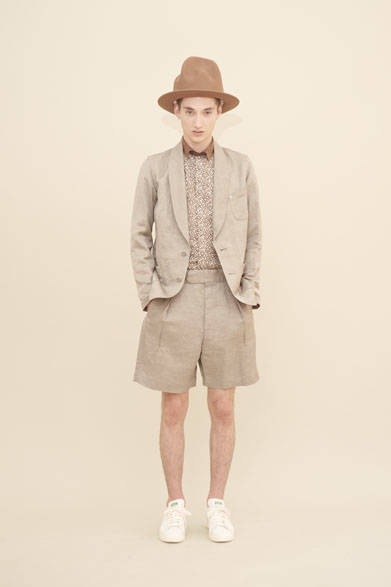 <strong>m's braque｜エムズ ブラック</strong><br />ジャケット6万3720円、シャツ2万9160円、ショーツ3万240円