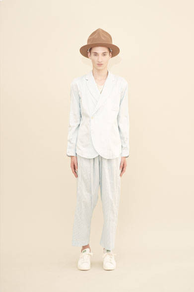 <strong>m's braque｜エムズ ブラック</strong><br />ジャケット4万5360円、パンツ3万1320円