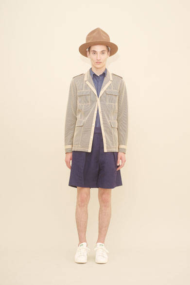 <strong>m's braque｜エムズ ブラック</strong><br />ジャケット7万4520円、シャツ2万9160円、ショーツ3万240円