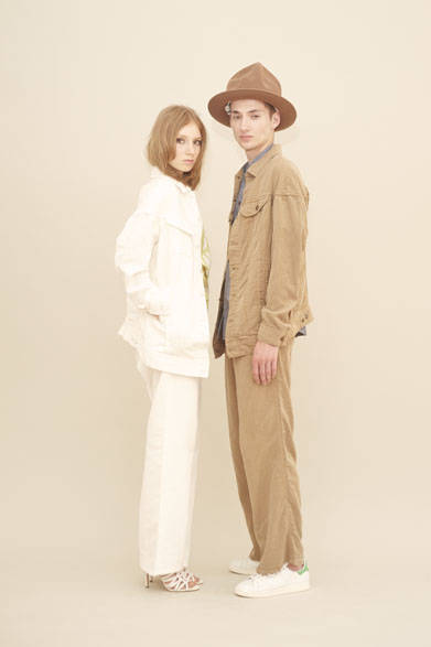 <strong>m's braque｜エムズ ブラック</strong><br />左／G-ジャンパー5万2920円、Tシャツ1万6200円、パンツ3万6720円、右／G-ジャンパー5万2920円、シャツ2万9160円、パンツ4万1040円