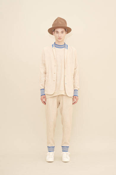 <strong>m's braque｜エムズ ブラック</strong><br />カバーオール6万9120円、スウエット2万8080円、パンツ4万2120円