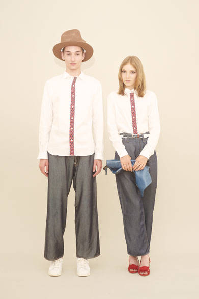 <strong>m's braque｜エムズ ブラック</strong><br />左／シャツ3万1320円、パンツ3万7800円、右／シャツ3万1320円、パンツ3万7800円