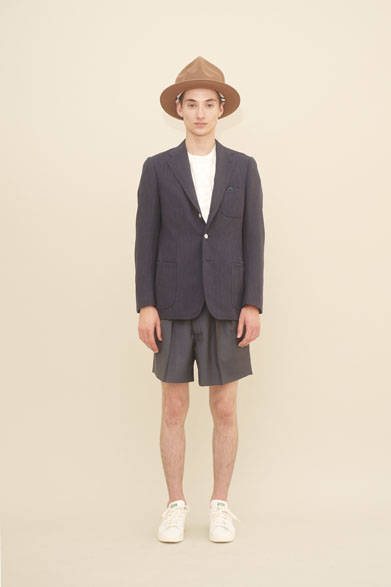 <strong>m's braque｜エムズ ブラック</strong><br />ジャケット10万6920円、Tシャツ1万6200円、ショーツ3万1320円