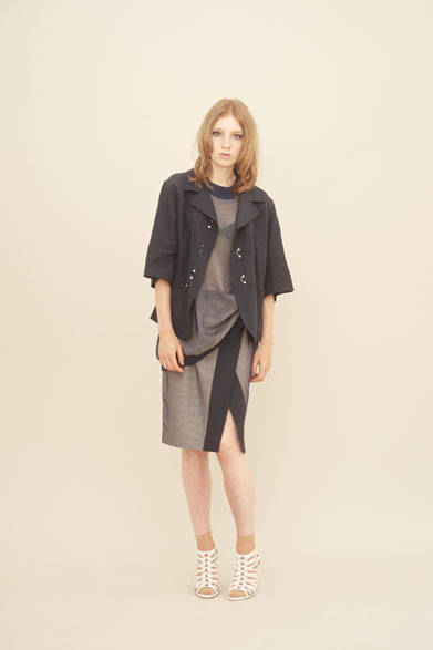 <strong>m's braque｜エムズ ブラック</strong><br />シャツジャケット5万1840円、スウエット2万8080円、スカート3万4560円