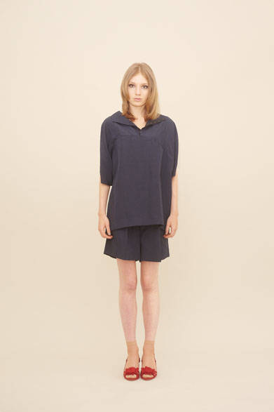 <strong>m's braque｜エムズ ブラック</strong><br />プルオーバー3万9960円、ショーツ3万240円