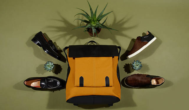 <strong>Christian Louboutin｜クリスチャン ルブタン</strong><br />ローファー「Chain Chill」22万1400円、スリッポン「Sailor Flat」12万4200円、「the Syd New Backpack」参考商品