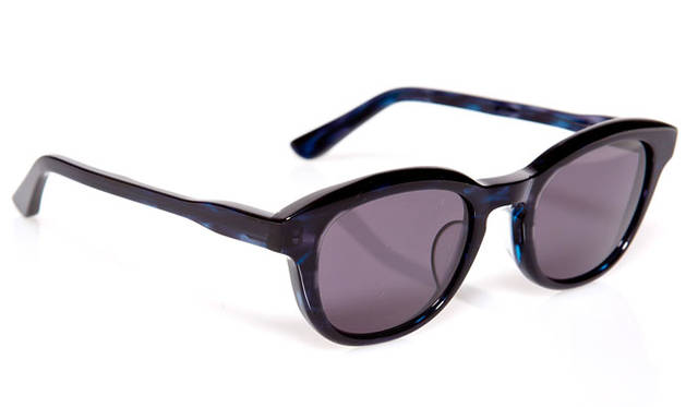 <strong>VONN｜ヴォン</strong><br />2015年春夏コレクション　モデル「VITAL」（VN-002）2万1600円