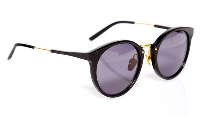 <strong>VONN｜ヴォン</strong><br />2015年春夏コレクション　モデル「DALL」（VN-003）2万8080円