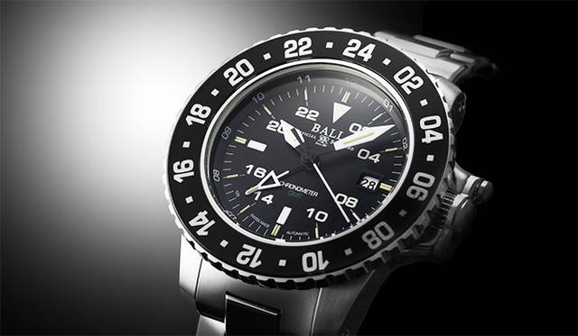 <strong>エンジニア ハイドロカーボン エアロGMT</strong><br />ケース｜ステンレススチール<br />直径｜42mm<br />厚さ｜13.85mm<br />ムーブメント｜自動巻き（Cal.RR1201-C）<br />機能｜マルチタイムゾーン表示（GMT針で第2時間帯表示、回転ベゼルを利用して第3時間帯表示）、日付表示<br />ブレスレット｜ステンレススチール<br />防水｜300ｍ<br />発売時期｜8月予定<br />価格｜39万9600円