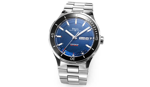 <strong>BALL for BMW タイムトレッカー</strong><br />ケース｜ステンレススチール<br />直径｜44mm<br />厚さ｜13.45mm<br />ムーブメント｜自動巻き（Cal.RR1102-C)<br />ブレスレット｜ステンレススチール<br />防水｜200ｍ<br />価格｜39万3120円<br />