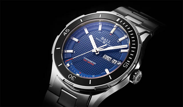 <strong>BALL for BMW タイムトレッカー</strong><br />ケース｜ステンレススチール<br />直径｜44mm<br />厚さ｜13.45mm<br />ムーブメント｜自動巻き（Cal.RR1102-C)<br />ブレスレット｜ステンレススチール<br />防水｜200ｍ<br />価格｜39万3120円<br />