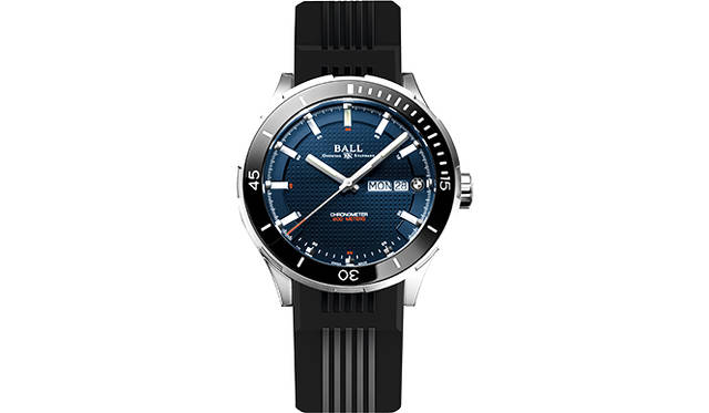 <strong>BALL for BMW タイムトレッカー</strong><br />ケース｜ステンレススチール<br />直径｜44mm<br />厚さ｜13.45mm<br />ムーブメント｜自動巻き（Cal.RR1102-C)<br />ブレスレット｜ステンレススチール<br />防水｜200ｍ<br />価格｜39万3120円<br />