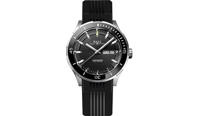 <strong>BALL for BMW タイムトレッカー</strong><br />ケース｜ステンレススチール<br />直径｜44mm<br />厚さ｜13.45mm<br />ムーブメント｜自動巻き（Cal.RR1102-C)<br />ブレスレット｜ステンレススチール<br />防水｜200ｍ<br />価格｜39万3120円<br />